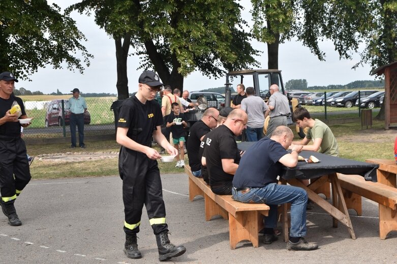  Sukces I Zlotu Pojazdów Pożarniczych 