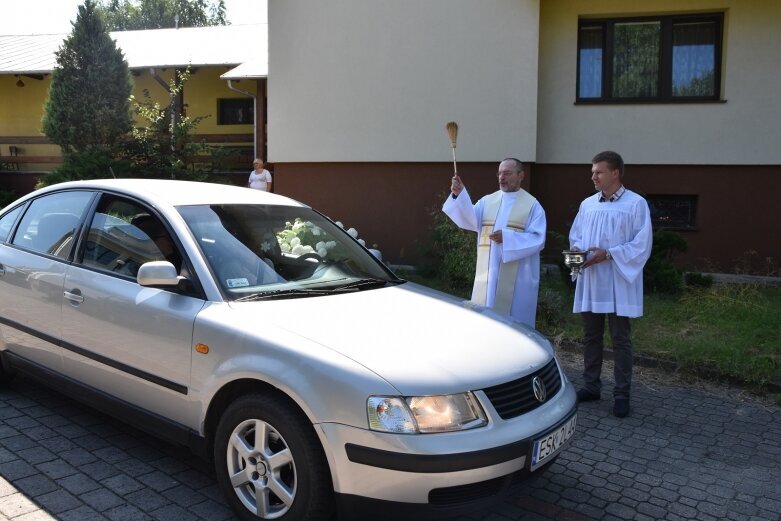  Święcono auta i modlono się o roztropność kierowców 