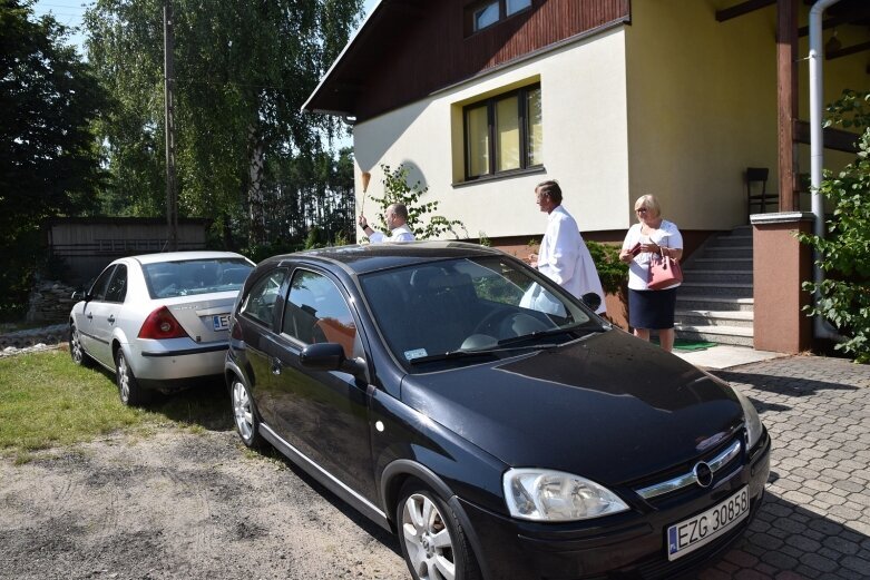  Święcono auta i modlono się o roztropność kierowców 