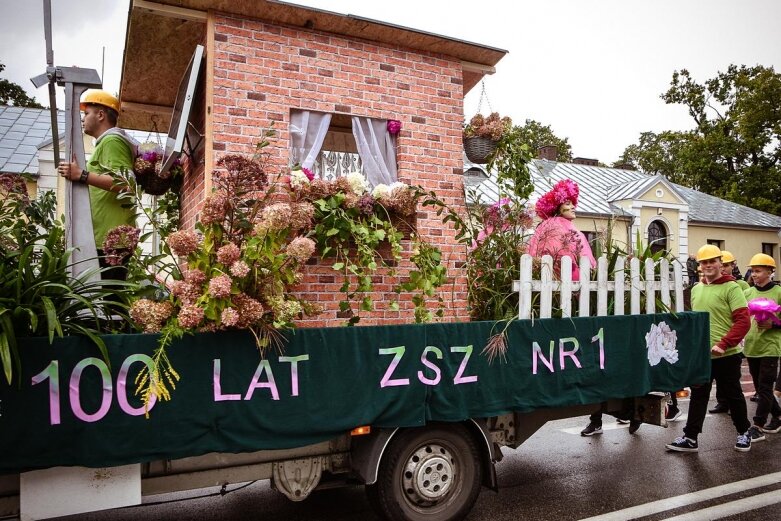  Święto kwiatów 2021: Parada (ZDJĘCIA) 