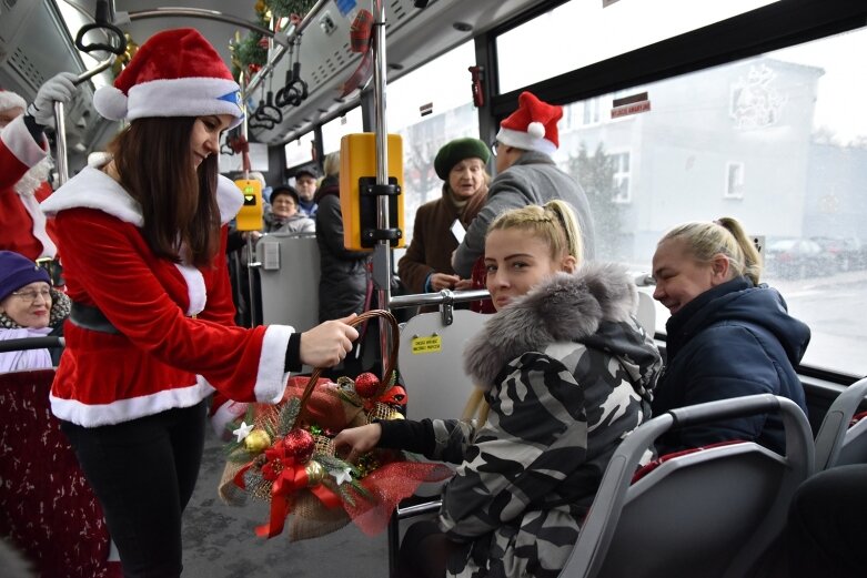  Święty Mikołaj zostawił sanie i podróżuje autobusem 