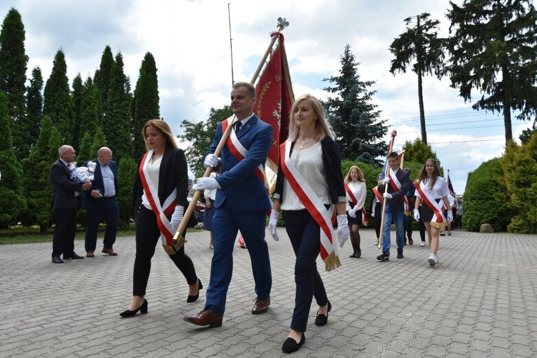  Szkoła w Żelaznej ma swój sztandar 