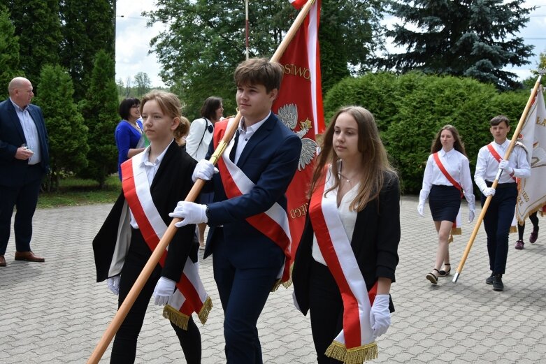  Szkoła w Żelaznej ma swój sztandar 