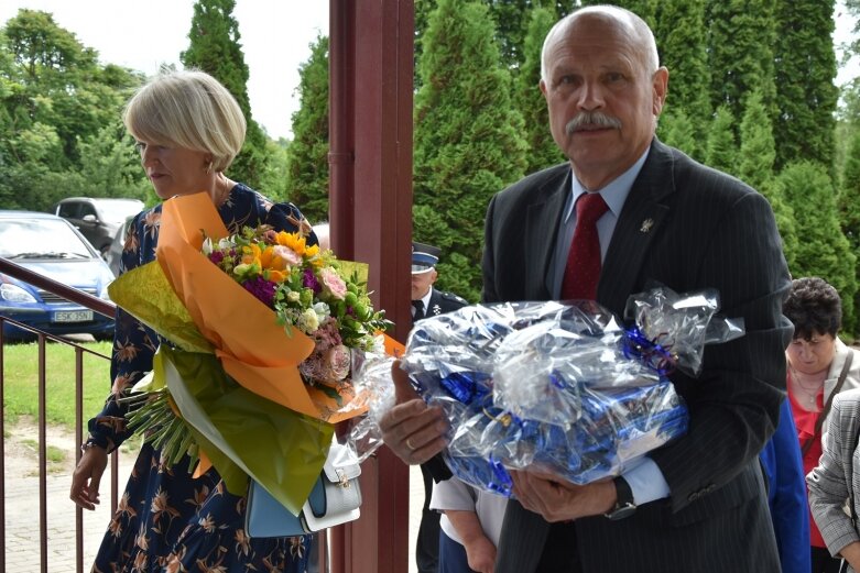  Szkoła w Żelaznej ma swój sztandar 