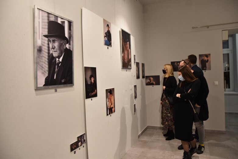  Sztuka łączy pokolenia. Portret i styl w muzeum 