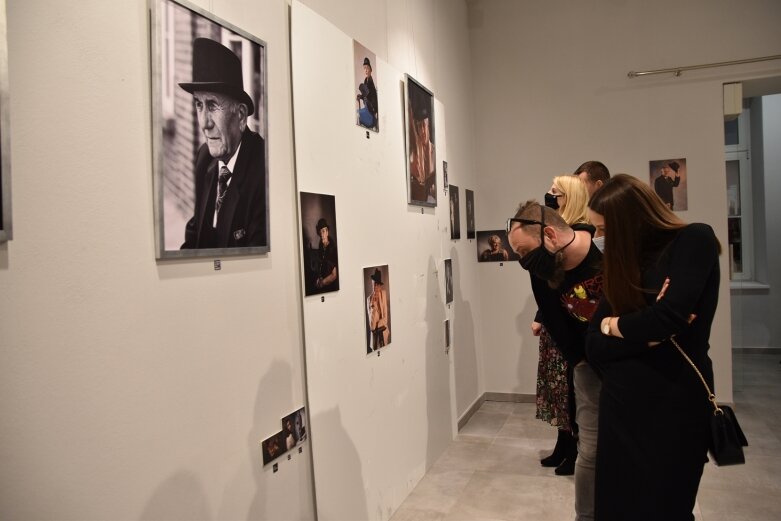  Sztuka łączy pokolenia. Portret i styl w muzeum 