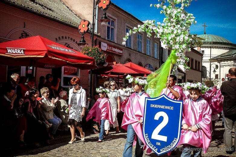  Tegoroczne święto kwiatów wisi na włosku. Zobacz, jak się bawiono w 2009 roku 