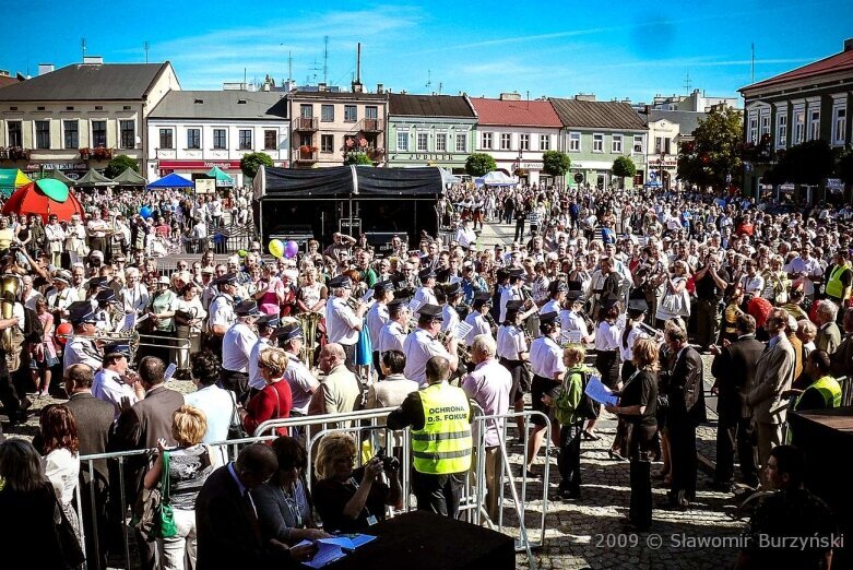  Tegoroczne święto kwiatów wisi na włosku. Zobacz, jak się bawiono w 2009 roku 