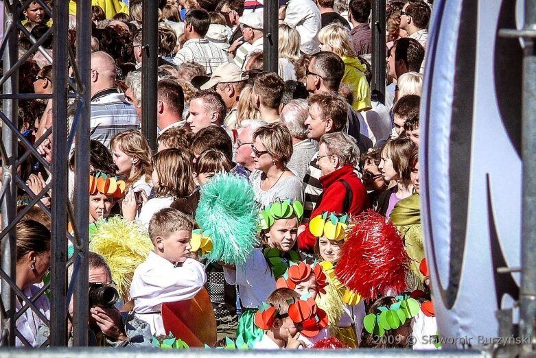  Tegoroczne święto kwiatów wisi na włosku. Zobacz, jak się bawiono w 2009 roku 