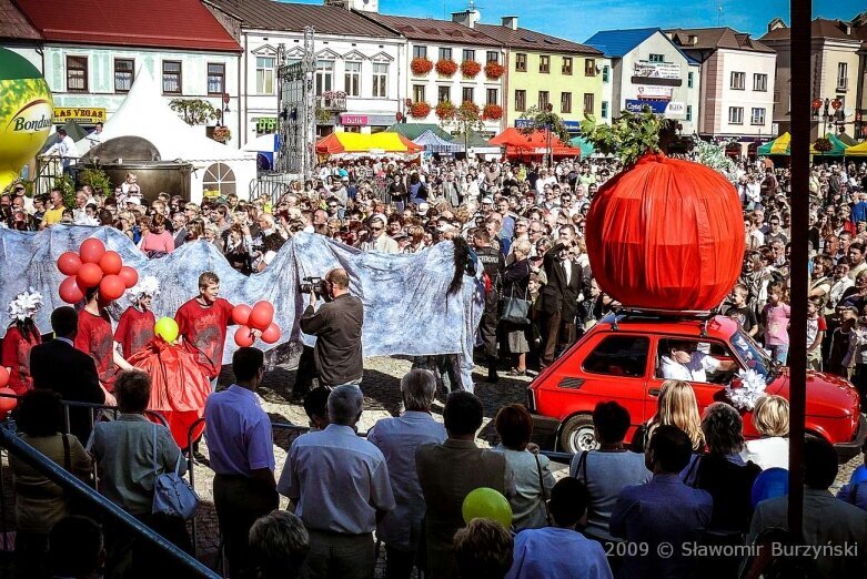  Tegoroczne święto kwiatów wisi na włosku. Zobacz, jak się bawiono w 2009 roku 