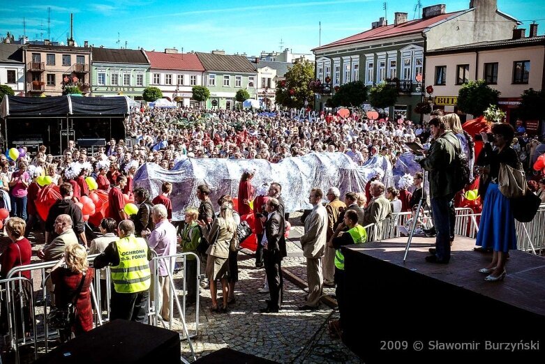  Tegoroczne święto kwiatów wisi na włosku. Zobacz, jak się bawiono w 2009 roku 