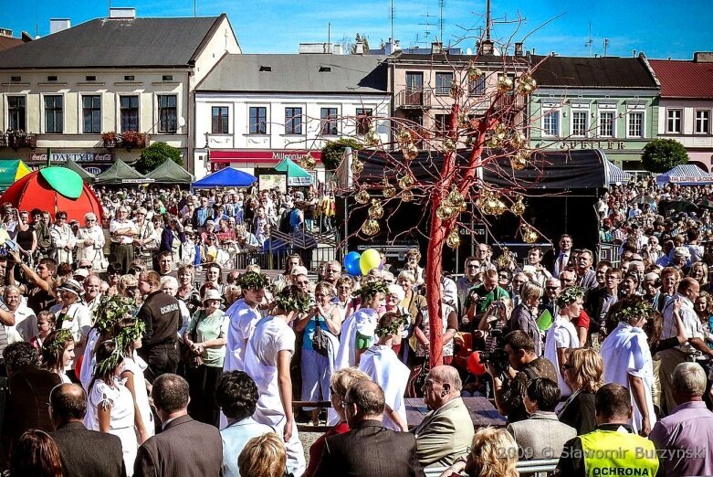  Tegoroczne święto kwiatów wisi na włosku. Zobacz, jak się bawiono w 2009 roku 