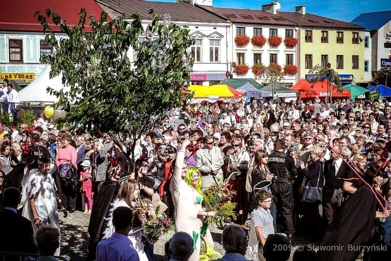  Tegoroczne święto kwiatów wisi na włosku. Zobacz, jak się bawiono w 2009 roku 