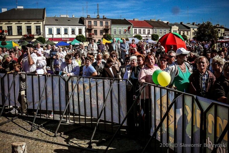  Tegoroczne święto kwiatów wisi na włosku. Zobacz, jak się bawiono w 2009 roku 