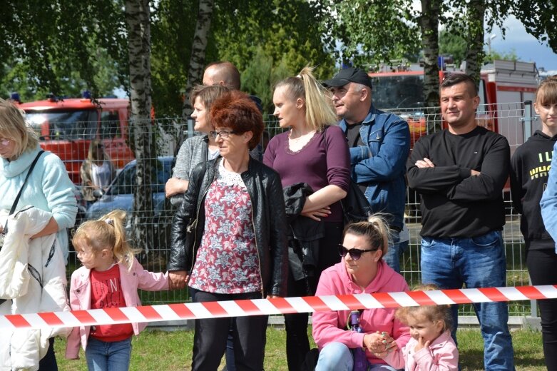  Tłumy na zawodach pożarniczych w Makowie 