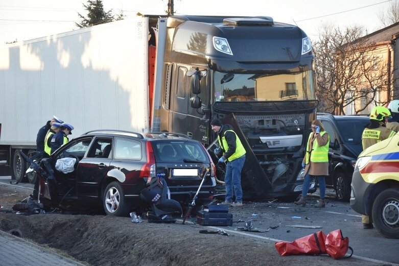  Tragiczny wypadek w Mokrej Prawej. Zginęły dwie osoby 