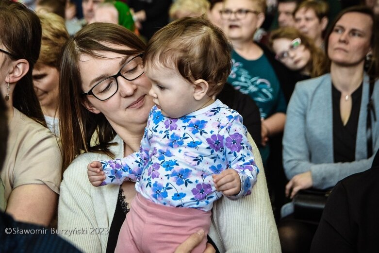  Tulipany dla jeżowianek na Dzień Kobiet 