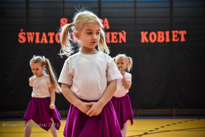  Tulipany dla jeżowianek na Dzień Kobiet 