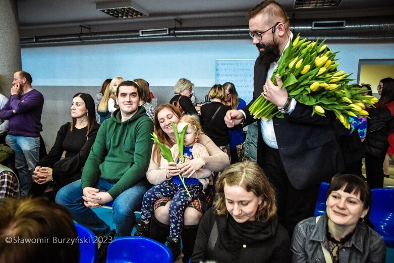  Tulipany dla jeżowianek na Dzień Kobiet 