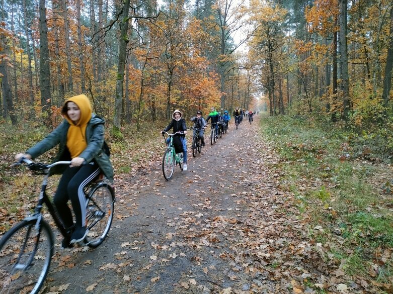  Uczniowie Jedynki na jesiennym rajdzie  