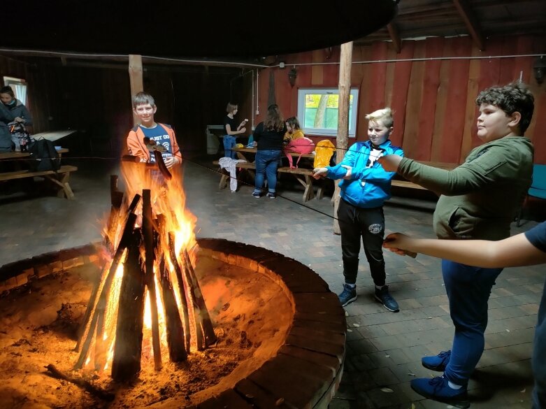  Uczniowie Jedynki na jesiennym rajdzie  