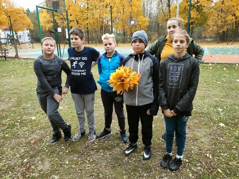  Uczniowie Jedynki na jesiennym rajdzie  