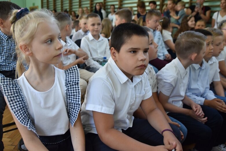  Uczniowie udali się na zasłużone wakacje 