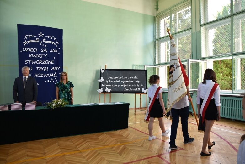  Uczniowie udali się na zasłużone wakacje 