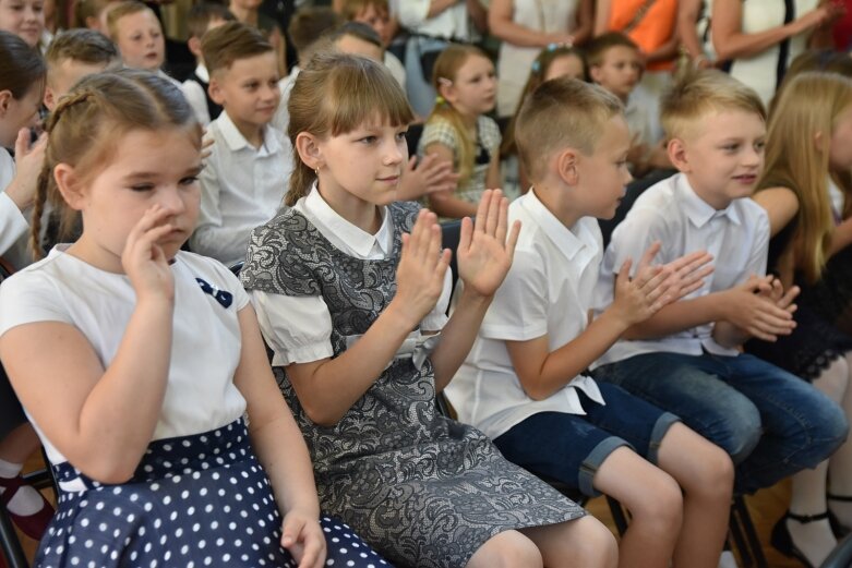  Uczniowie udali się na zasłużone wakacje 