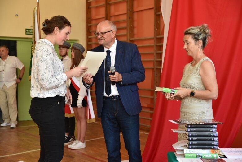  Uczniowie udali się na zasłużone wakacje 