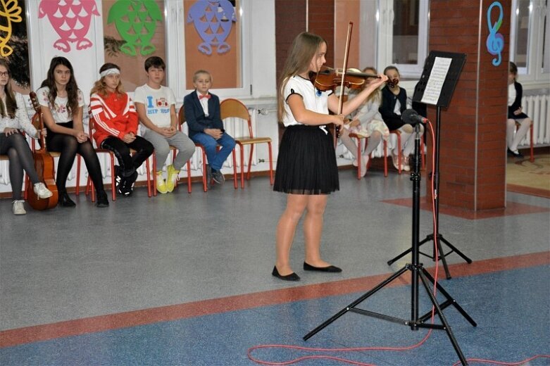  Uczniowie „Trójki” zaprosili nas na andrzejkowy koncert 