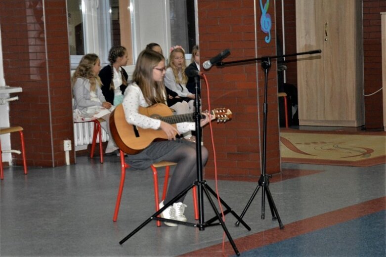  Uczniowie „Trójki” zaprosili nas na andrzejkowy koncert 