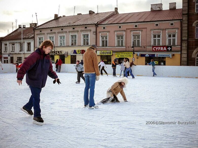  W Skierniewicach nie ma lodowiska? Zobacz jak było w 2006 roku [ZDJĘCIA] 