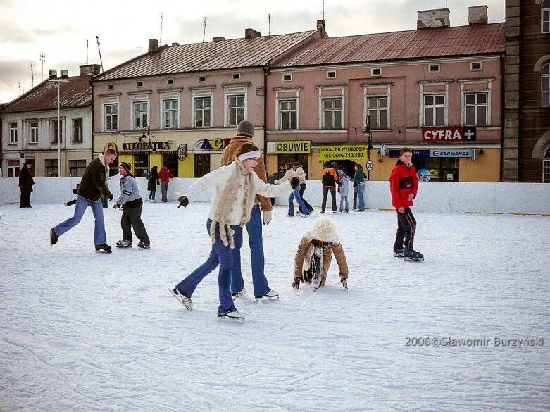  W Skierniewicach nie ma lodowiska? Zobacz jak było w 2006 roku [ZDJĘCIA] 