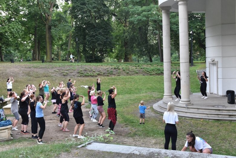  Wakacyjna zumba wróciła do parku 