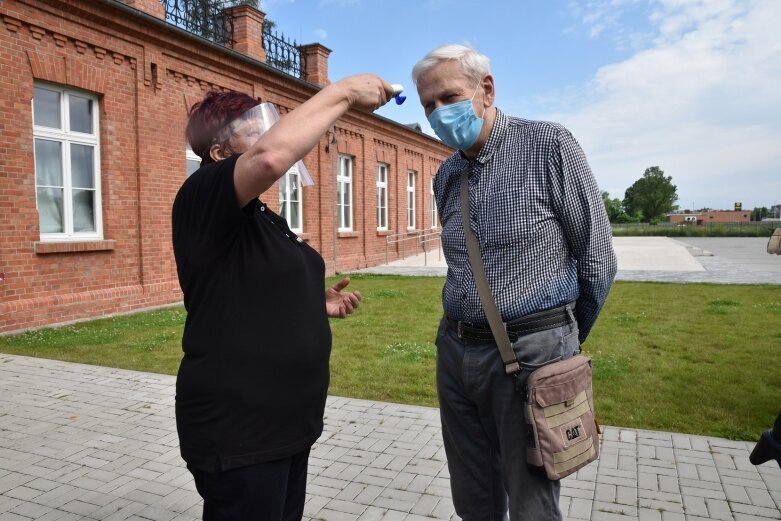  Walki powietrzne na niebie nad muzeum  