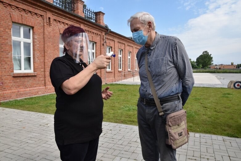  Walki powietrzne na niebie nad muzeum  