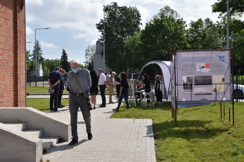  Walki powietrzne na niebie nad muzeum  