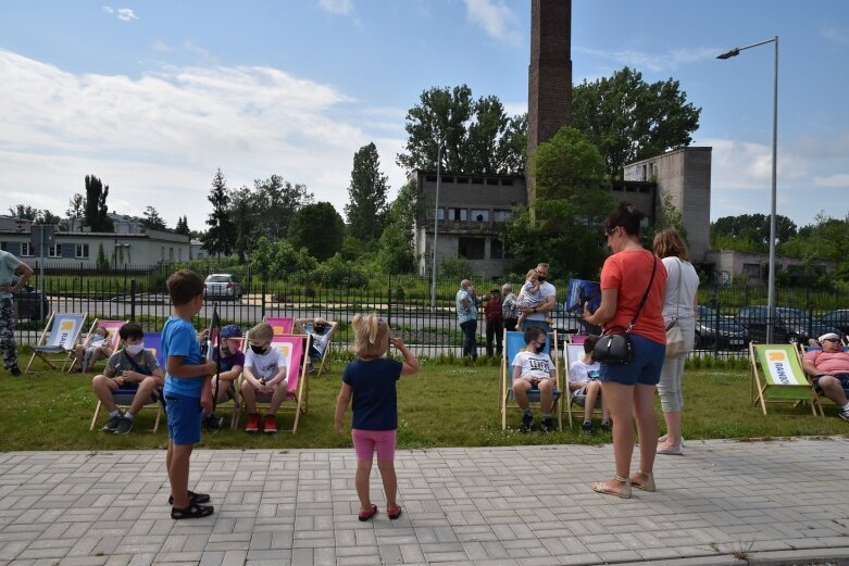  Walki powietrzne na niebie nad muzeum  