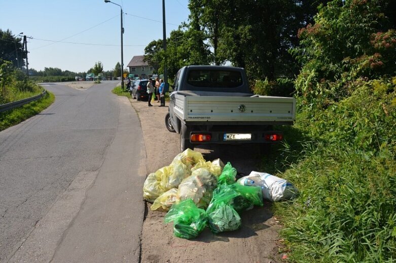  Wędkarze sprzątali brzegi zbiornika w Korytowie 