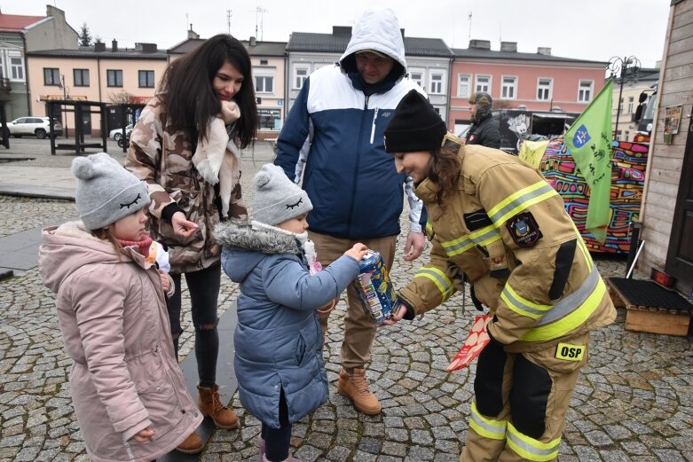  Wielka Orkiestra Świątecznej Pomocy gra na skierniewickim rynku 