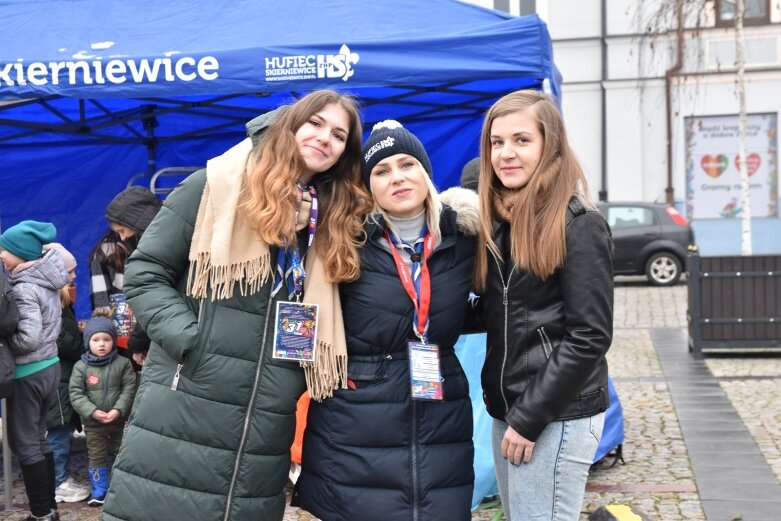  Wielka Orkiestra Świątecznej Pomocy gra na skierniewickim rynku 