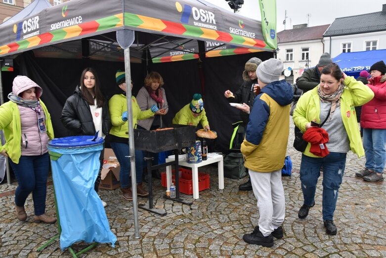  Wielka Orkiestra Świątecznej Pomocy gra na skierniewickim rynku 