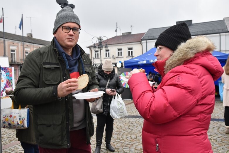  Wielka Orkiestra Świątecznej Pomocy gra na skierniewickim rynku 