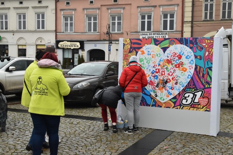  Wielka Orkiestra Świątecznej Pomocy gra na skierniewickim rynku 