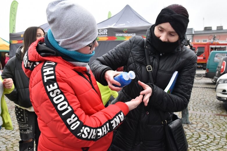  Wielka Orkiestra Świątecznej Pomocy gra na skierniewickim rynku 