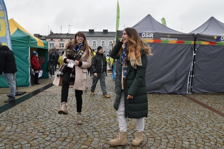  Wielka Orkiestra Świątecznej Pomocy gra na skierniewickim rynku 