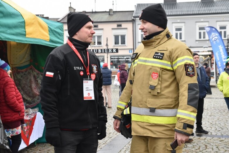  Wielka Orkiestra Świątecznej Pomocy gra na skierniewickim rynku 