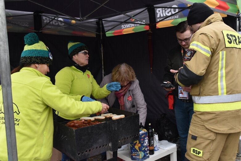  Wielka Orkiestra Świątecznej Pomocy gra na skierniewickim rynku 