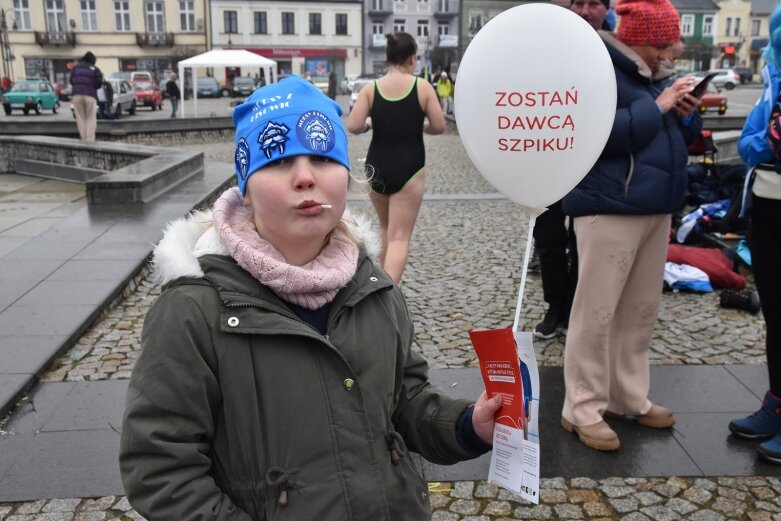  Wielka Orkiestra Świątecznej Pomocy gra na skierniewickim rynku 